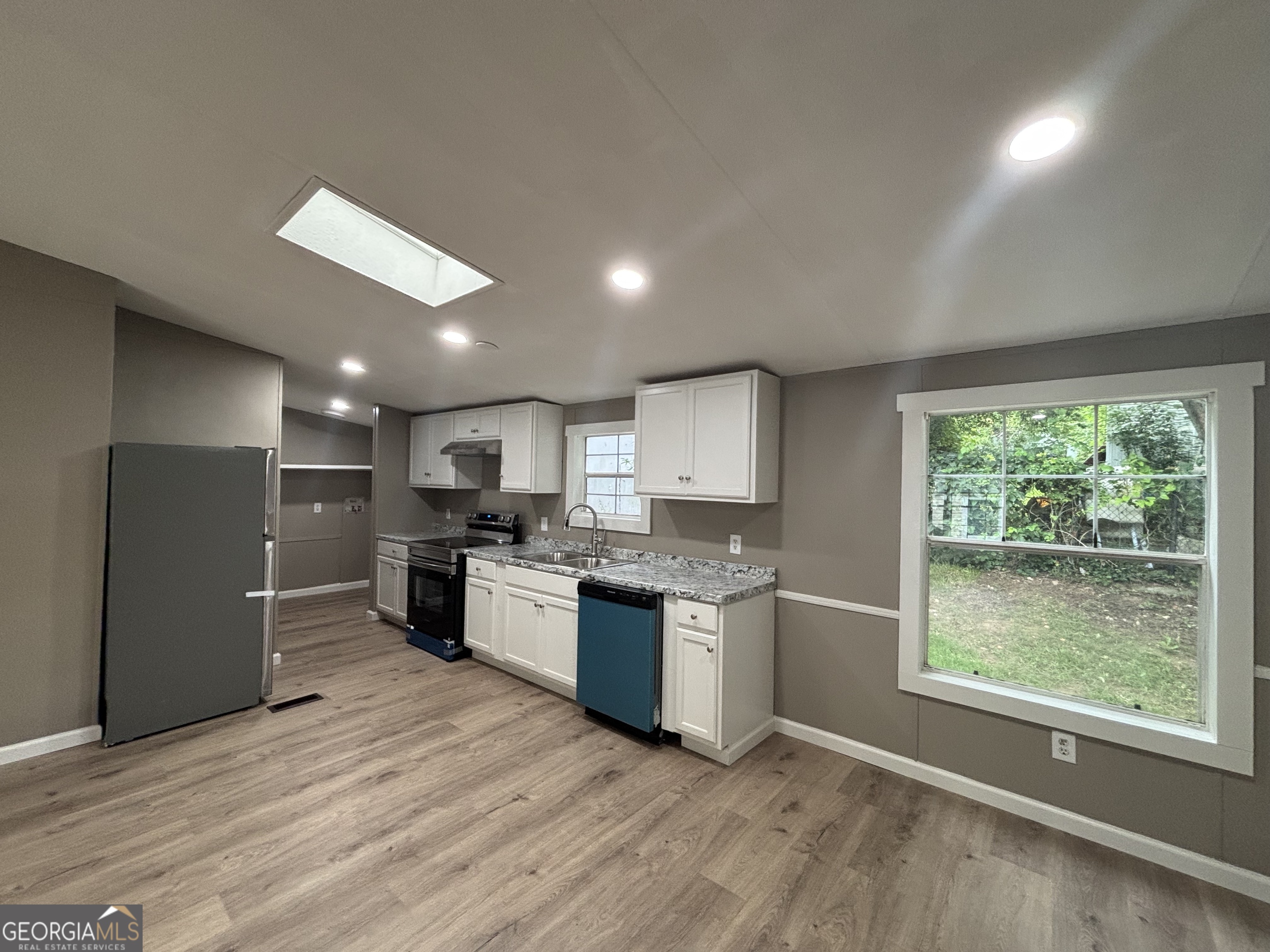 225 Stratford Drive Property Photo 6