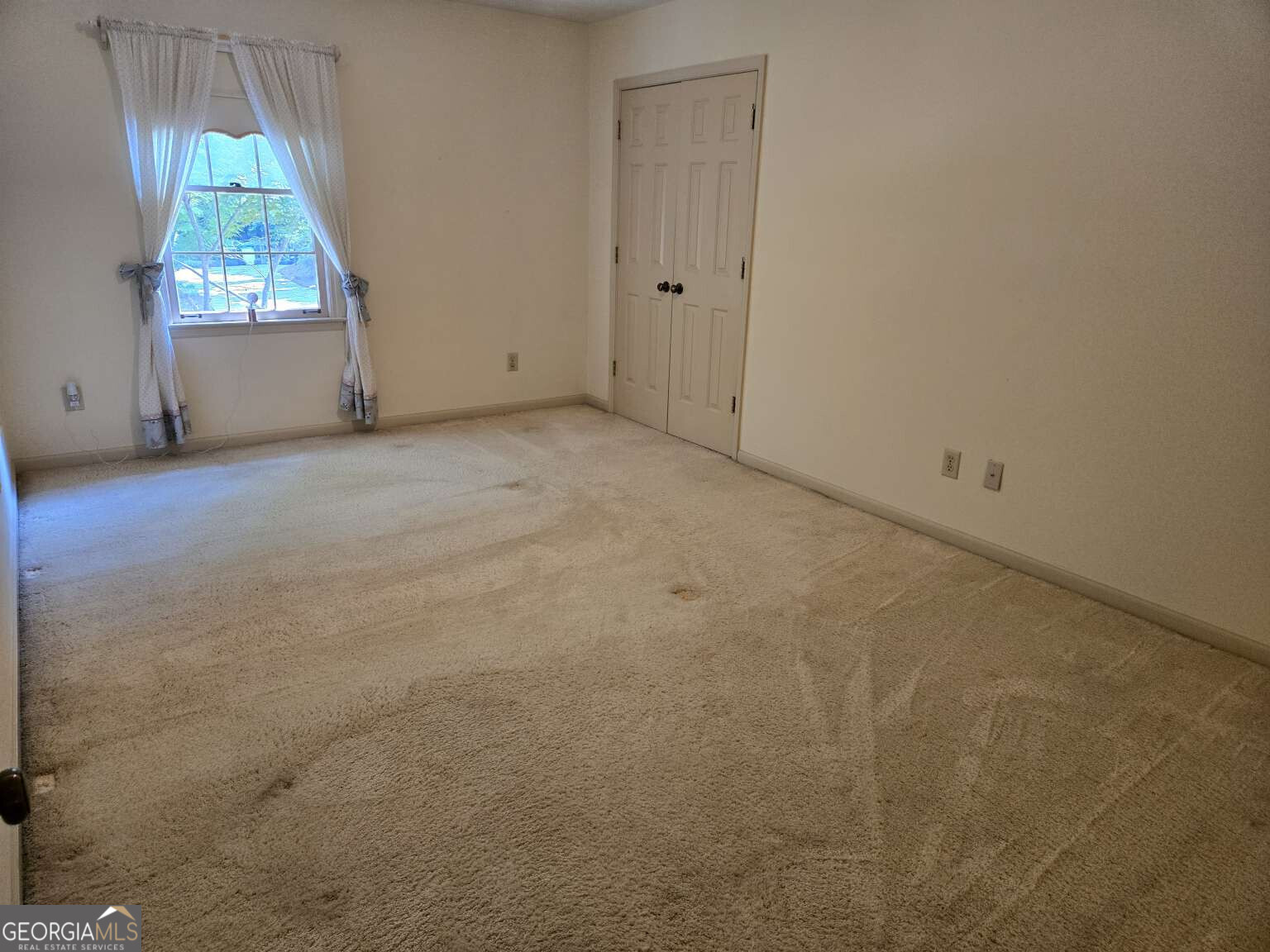 1726 W Point Circle Property Photo 15