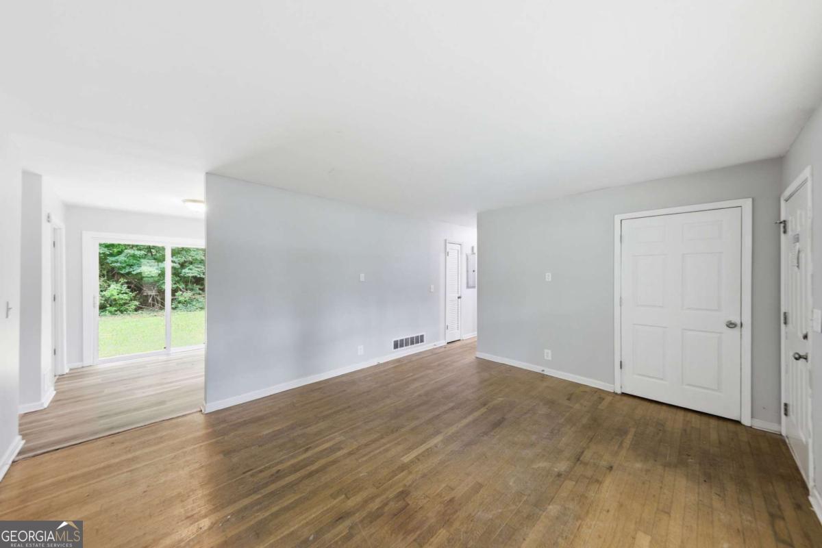 2463 Montezuma Circle Property Photo 6