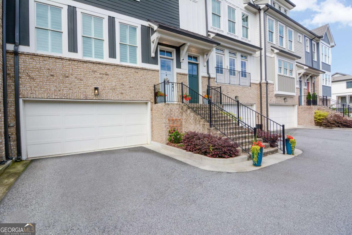 370 Thrasher Street # 4 Property Photo 3