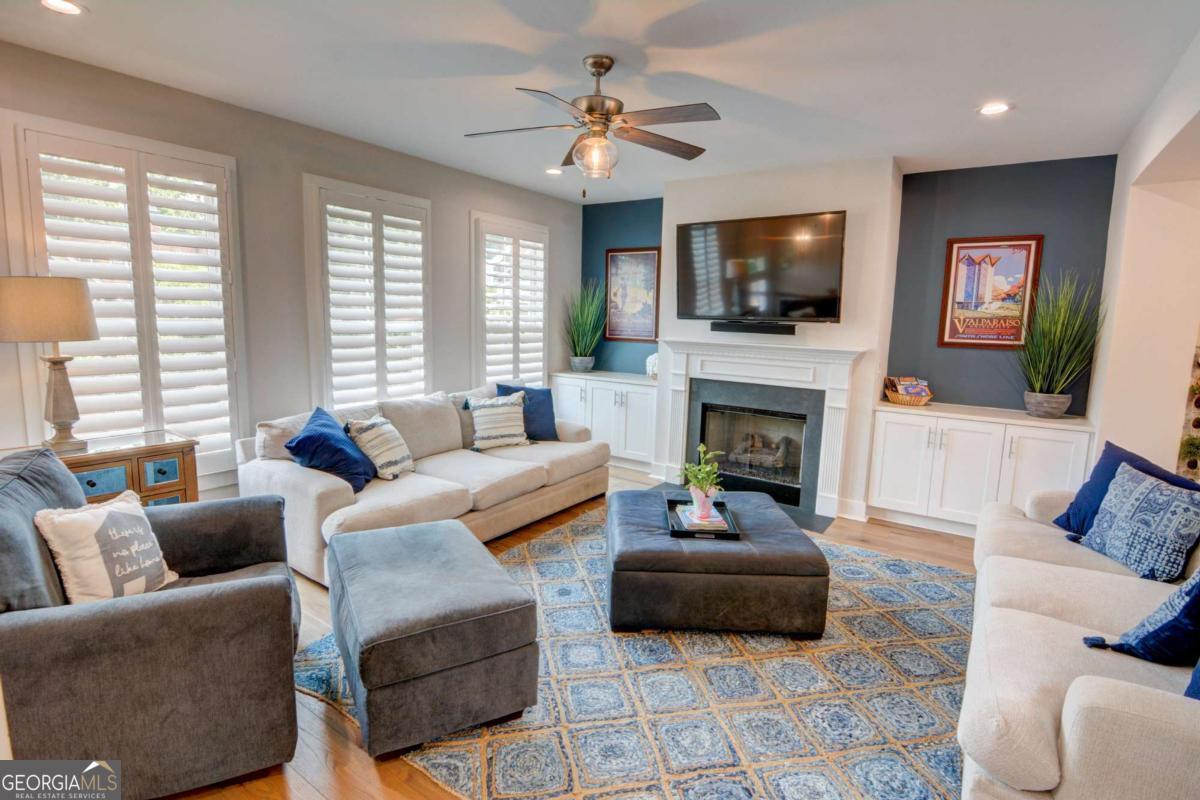 370 Thrasher Street # 4 Property Photo 6