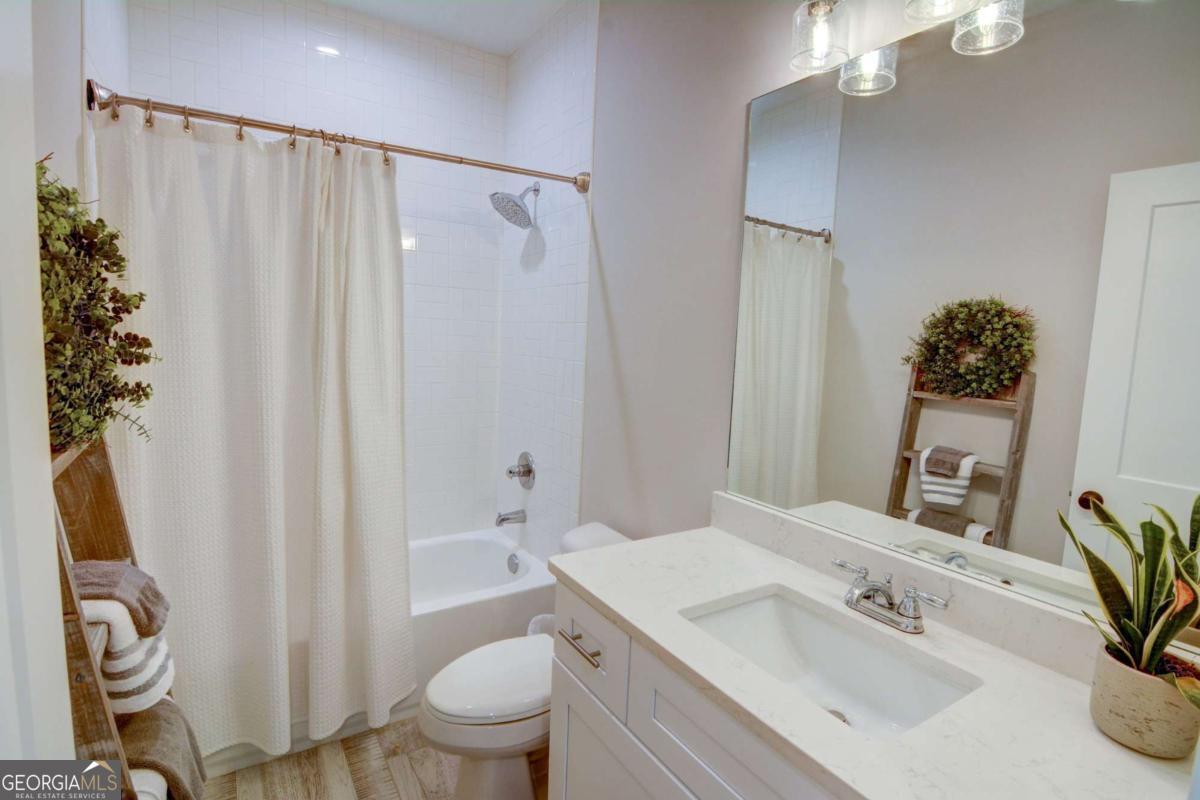 370 Thrasher Street # 4 Property Photo 23