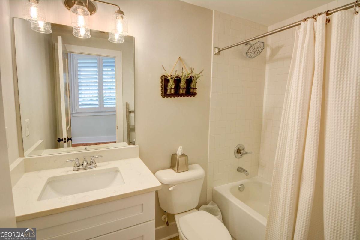 370 Thrasher Street # 4 Property Photo 29