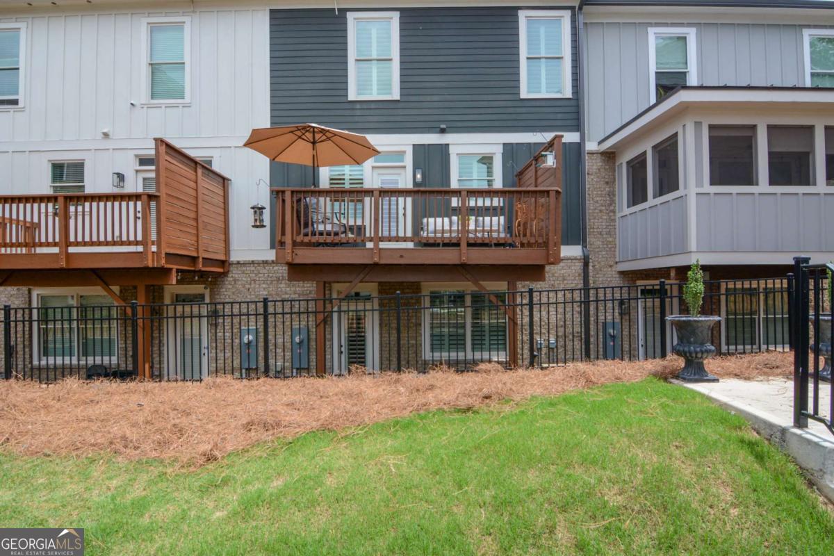 370 Thrasher Street # 4 Property Photo 32