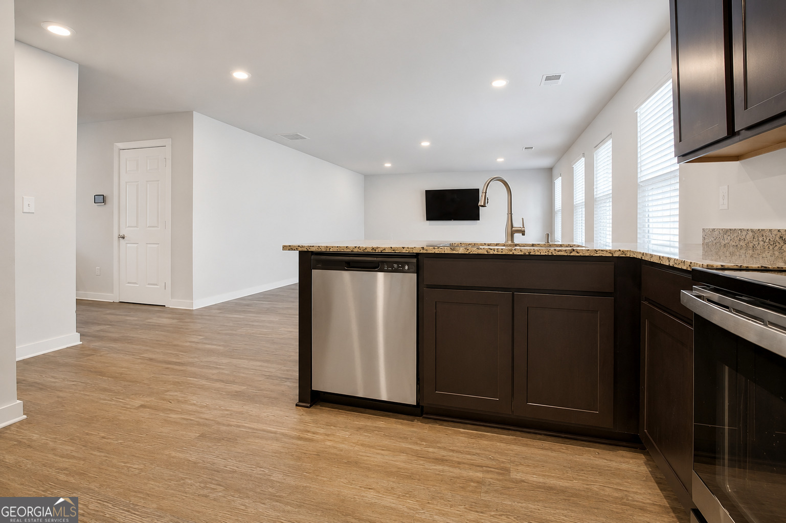 1129 Bluecoat Circle Property Photo 4