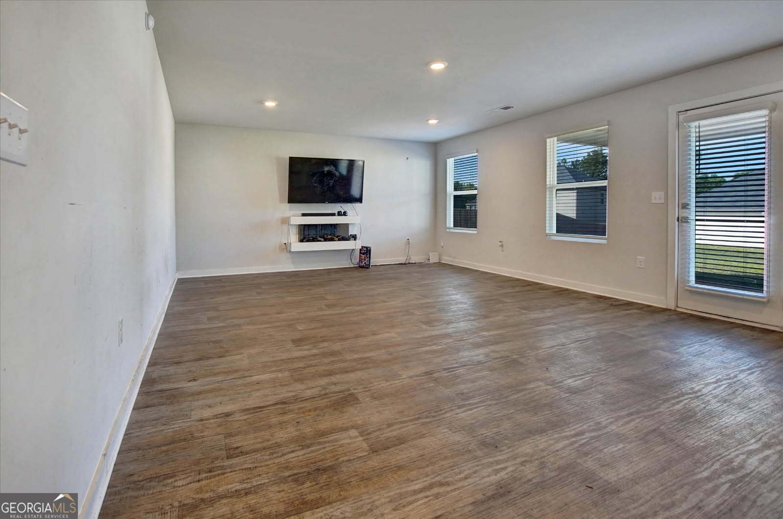 1129 Bluecoat Circle Property Photo 7