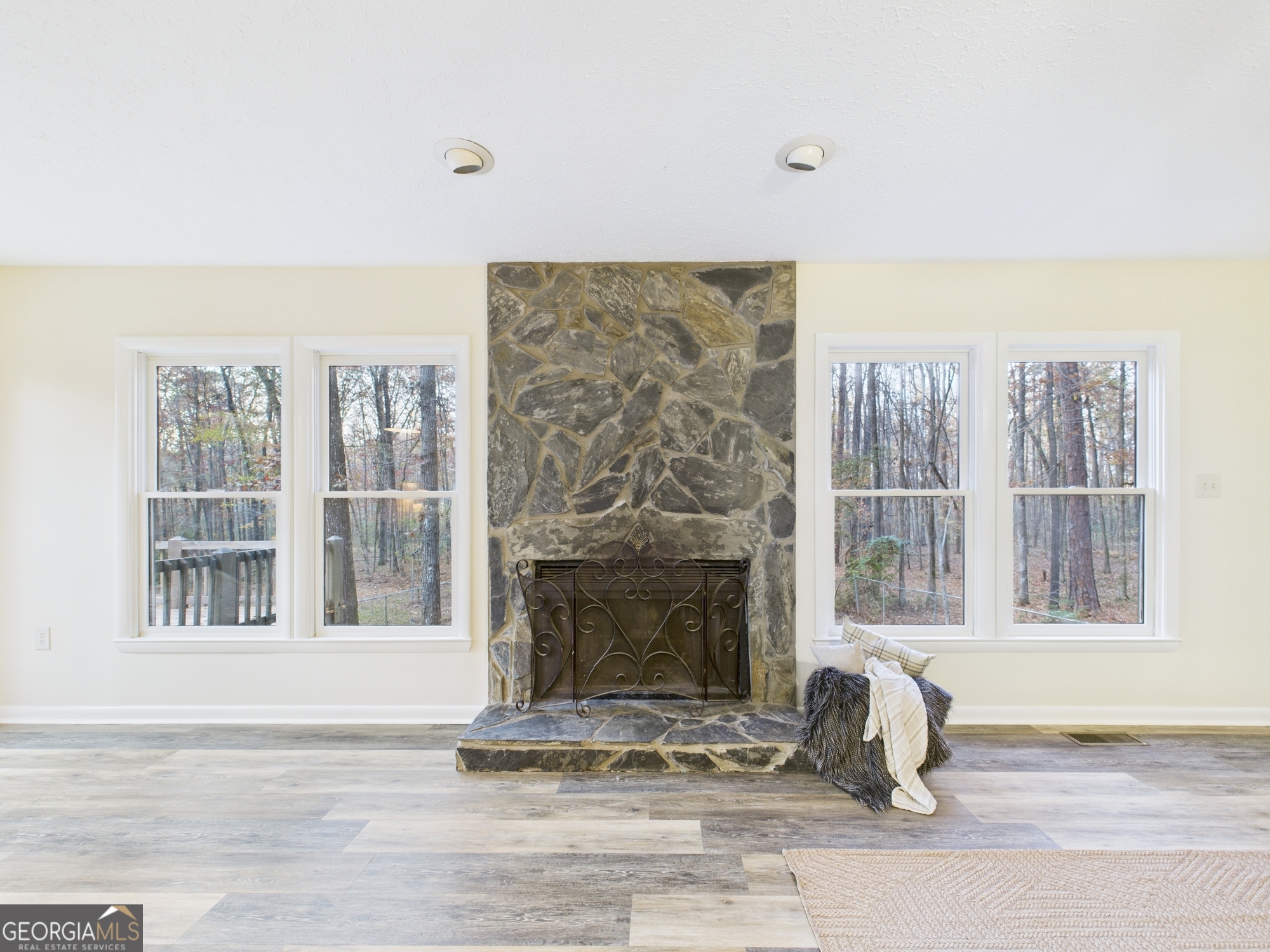 202 Hilltop Circle Property Photo 10