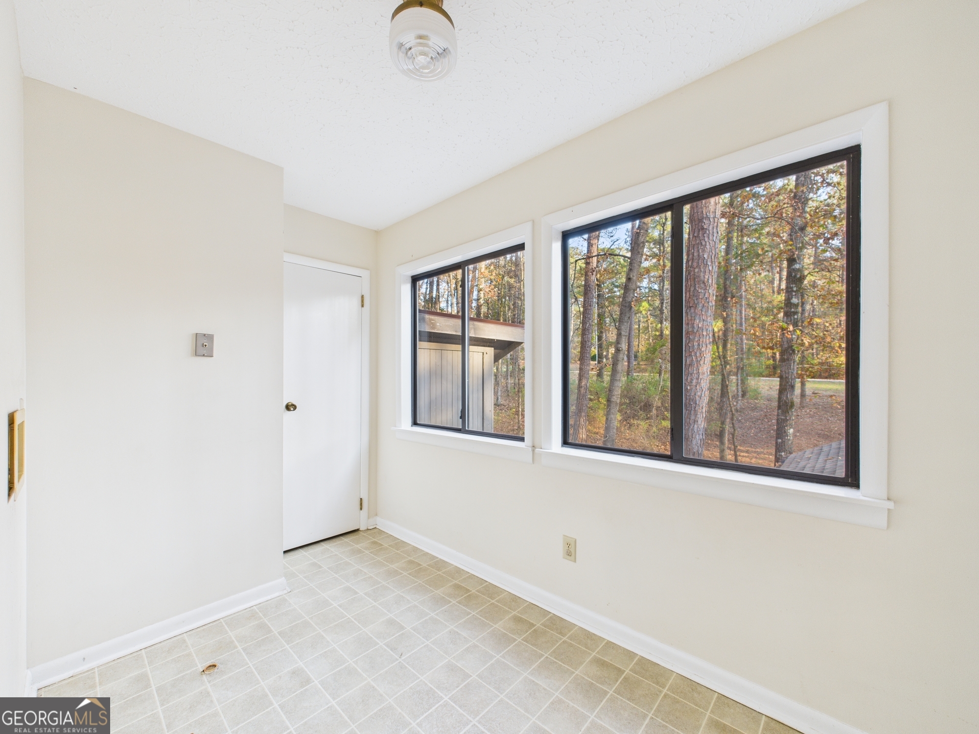 202 Hilltop Circle Property Photo 28