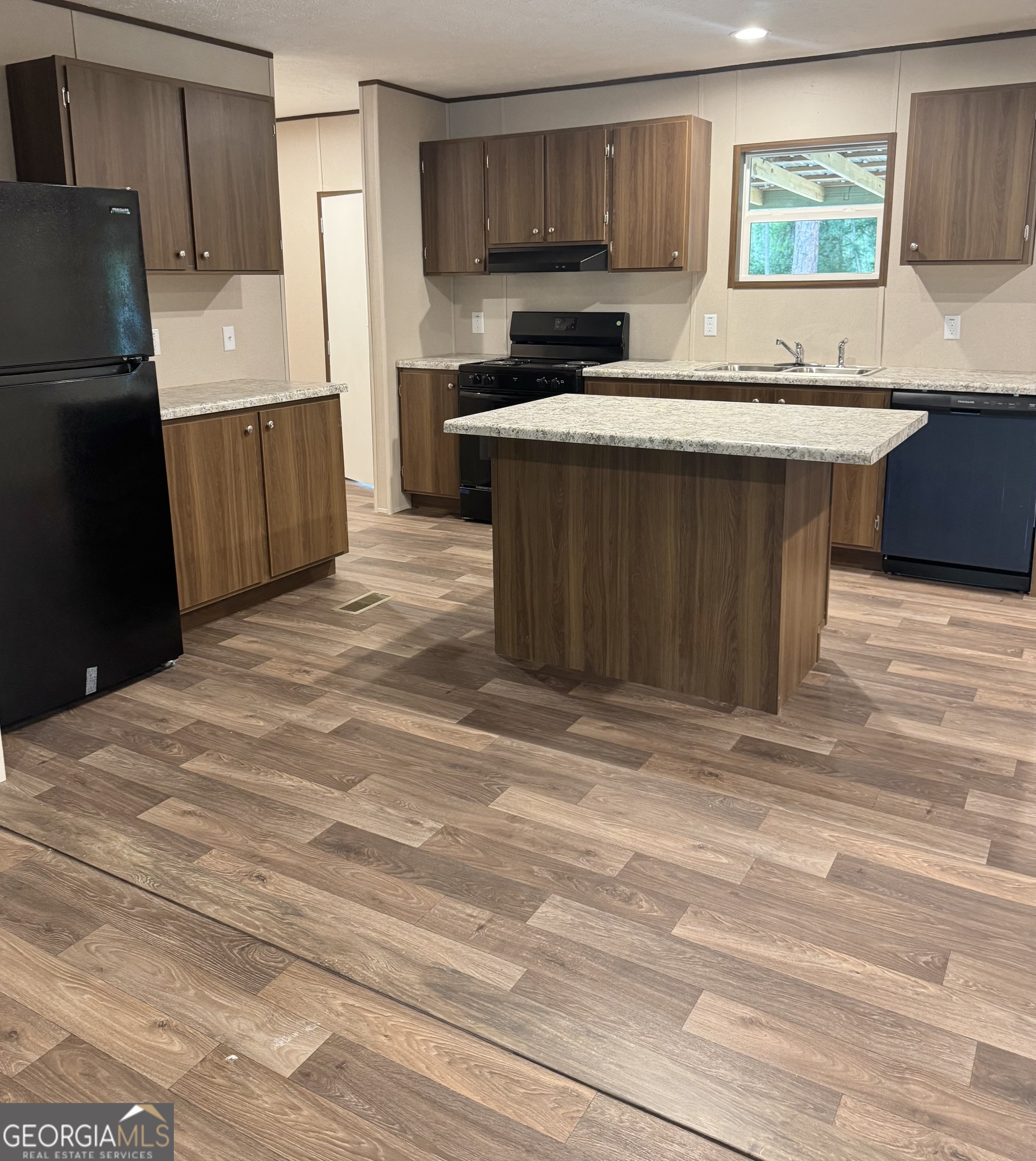 231 Miles Road Property Photo 8