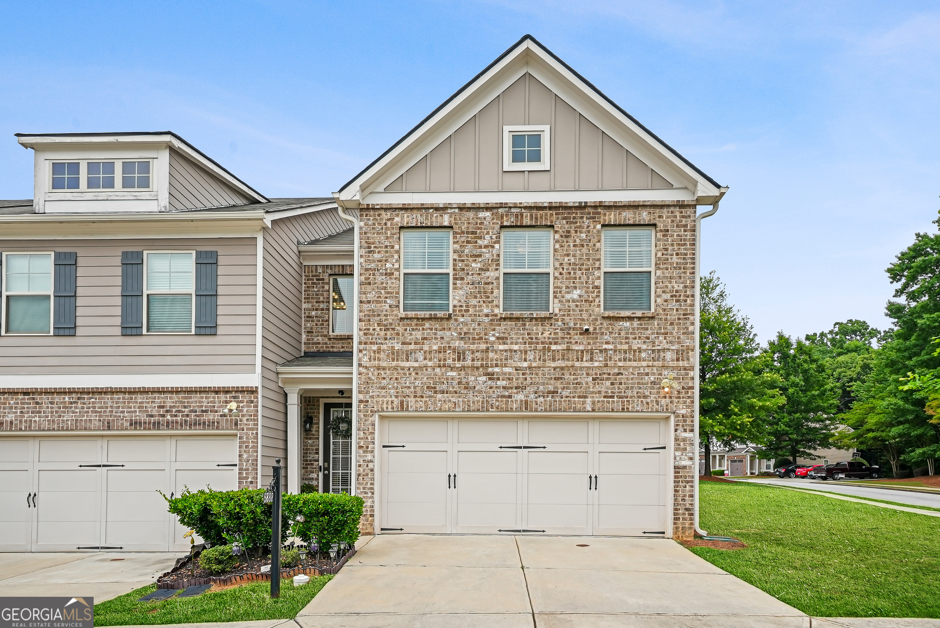 5888 Radford Loop Property Photo 1