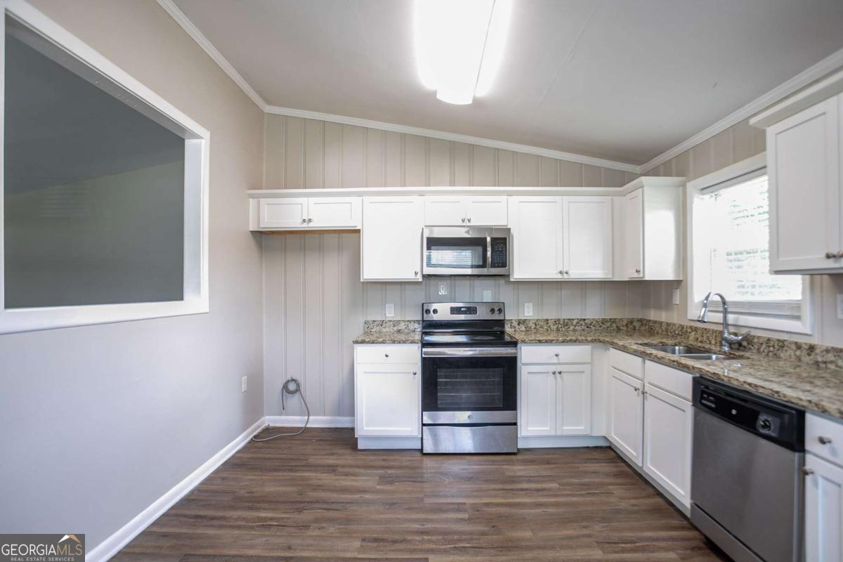2460 Tyler Way Property Photo 3
