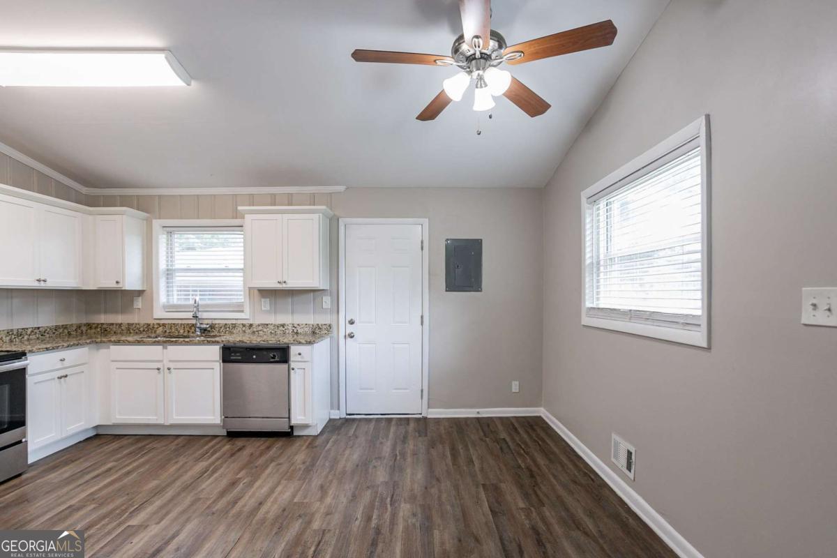 2460 Tyler Way Property Photo 5