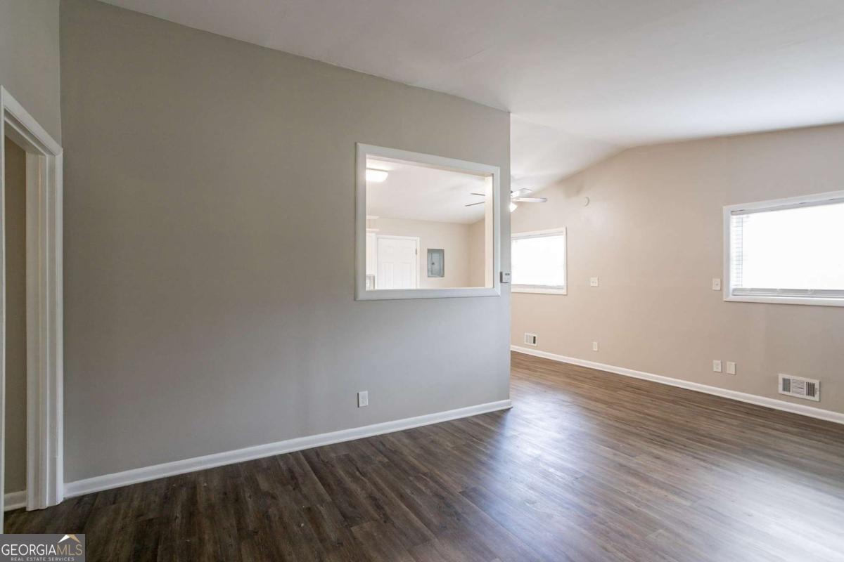2460 Tyler Way Property Photo 7