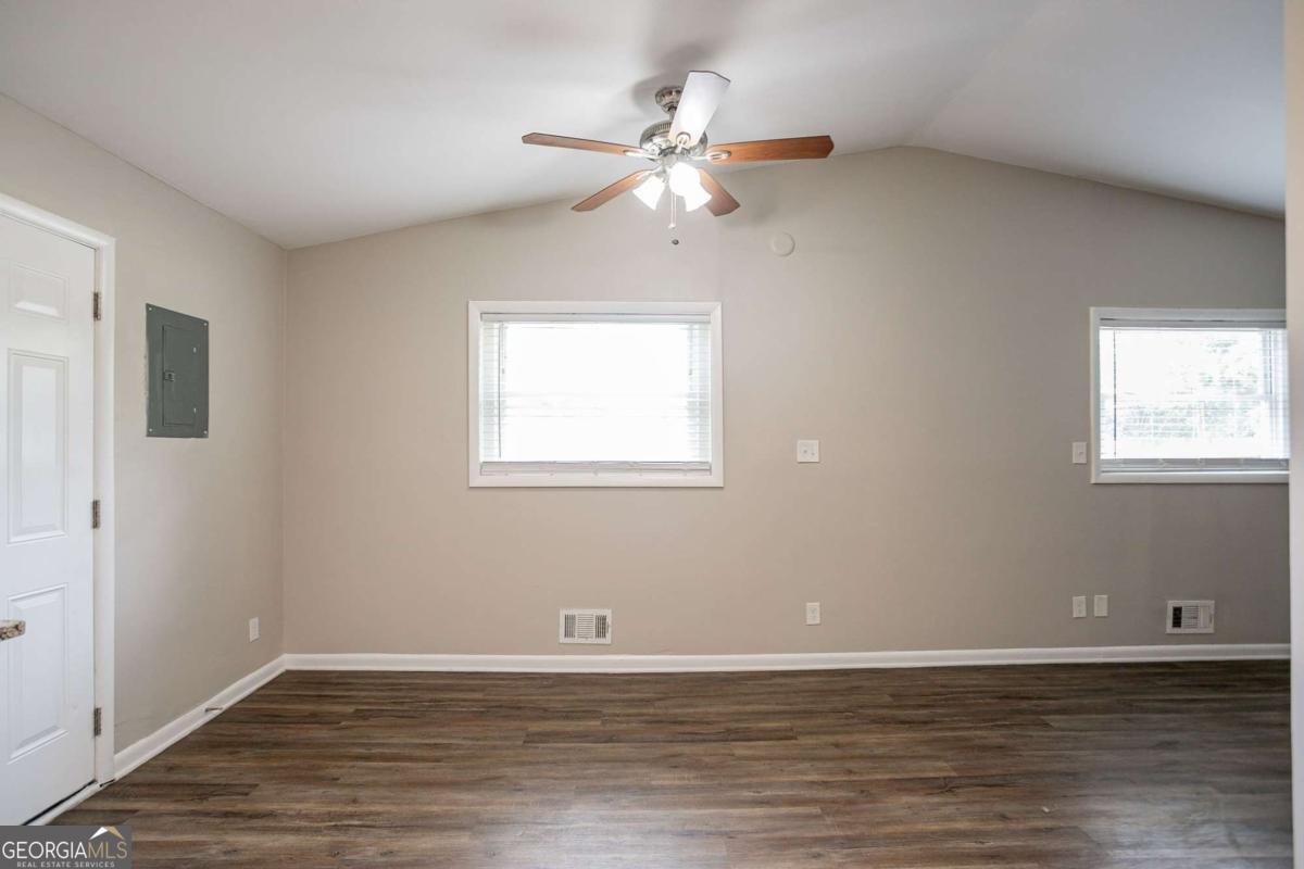 2460 Tyler Way Property Photo 12
