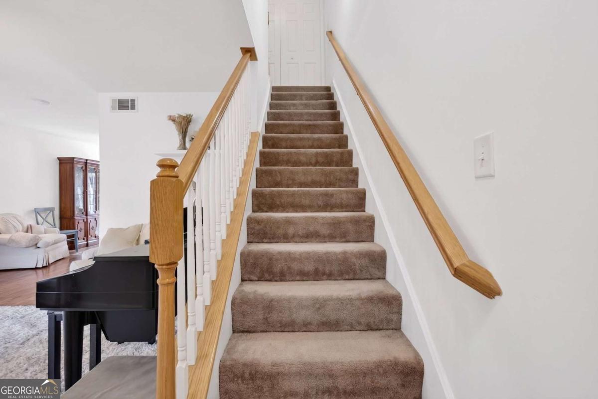816 Summer Place Property Photo 6