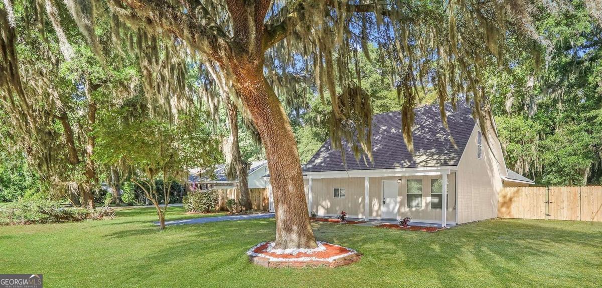 539 Pine Avenue Property Photo 3