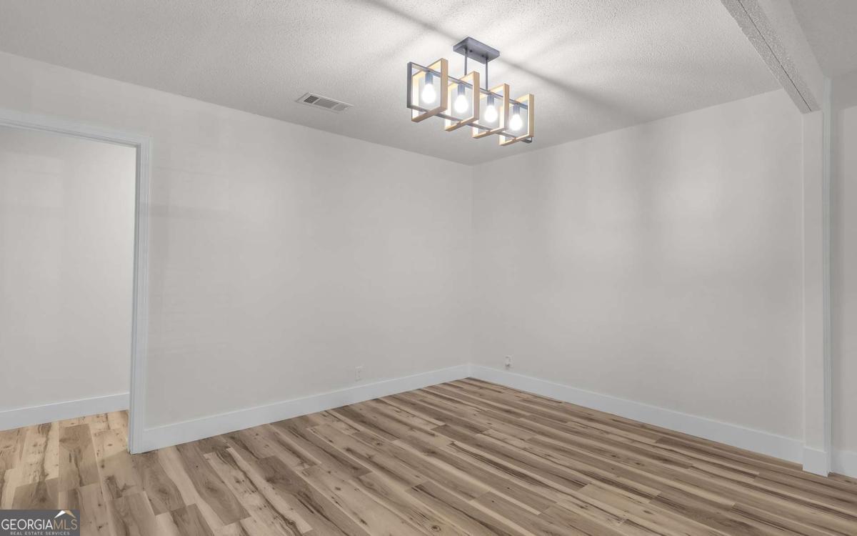 539 Pine Avenue Property Photo 8