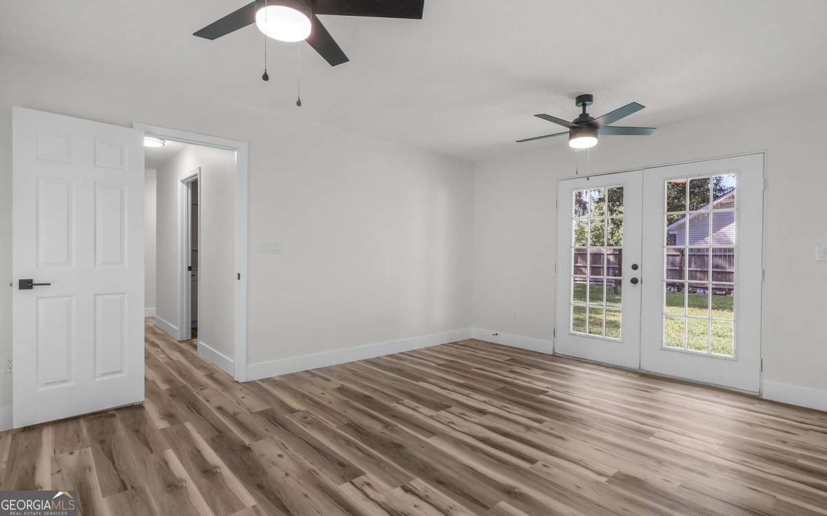 539 Pine Avenue Property Photo 18