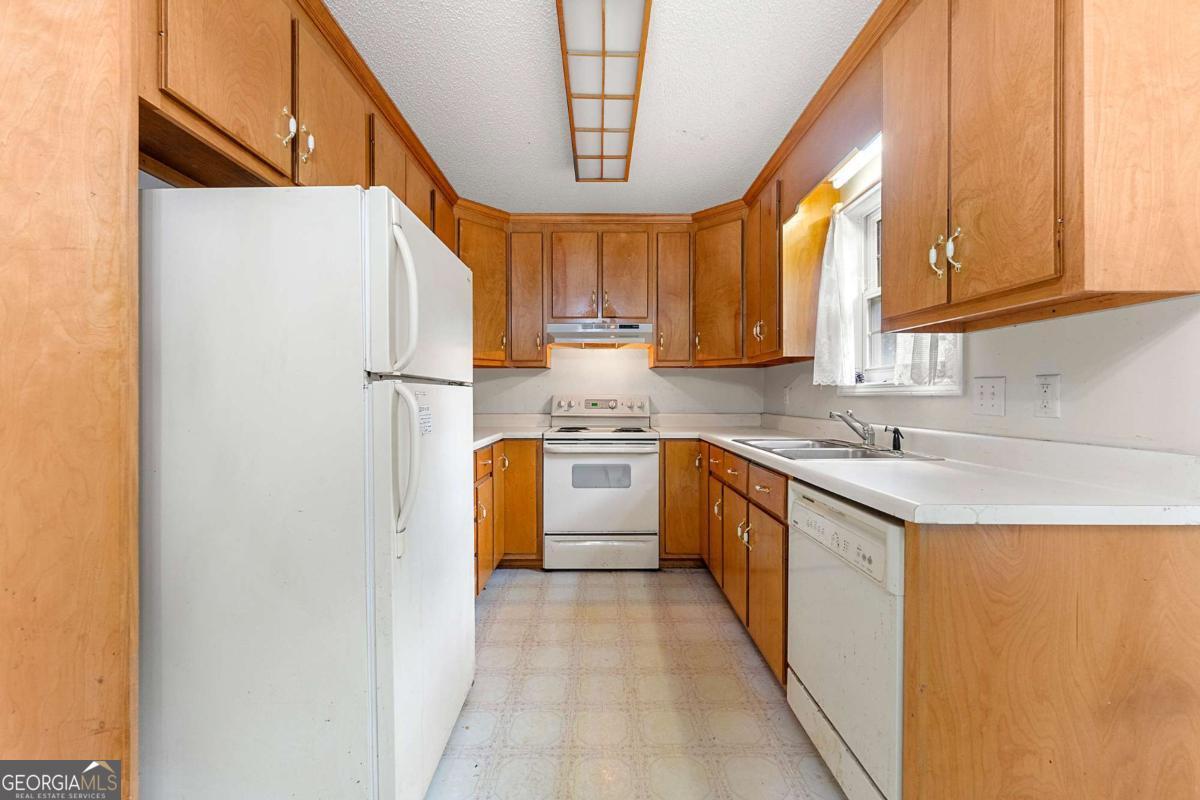 1480 E Broad Street Property Photo 2