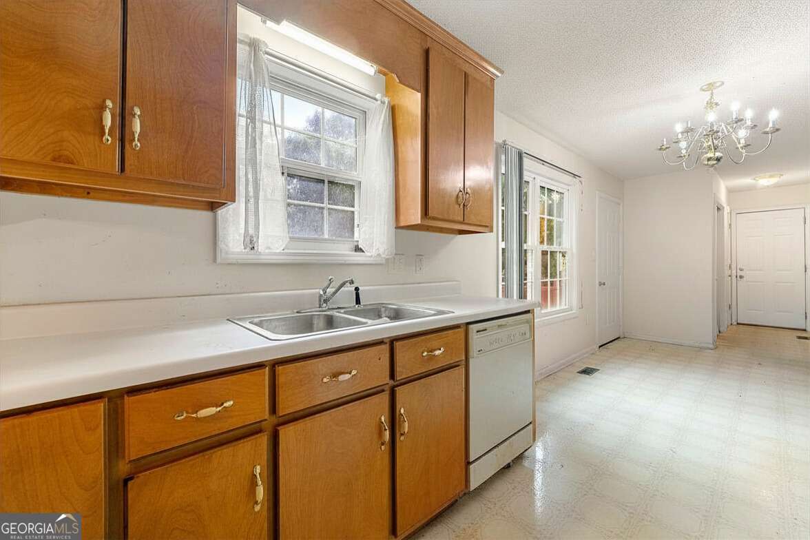 1480 E Broad Street Property Photo 3