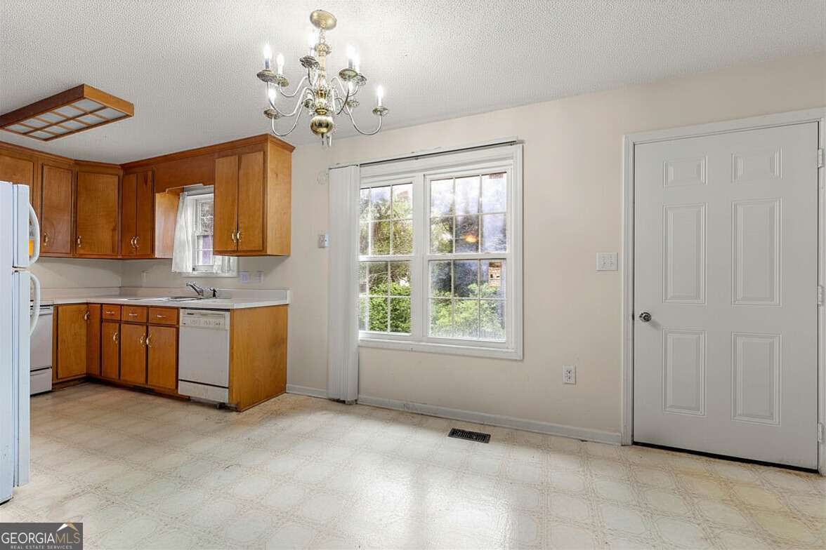 1480 E Broad Street Property Photo 5