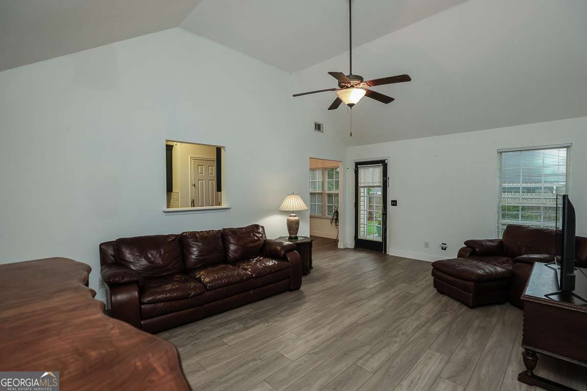 111 Sterling Drive Property Photo 6