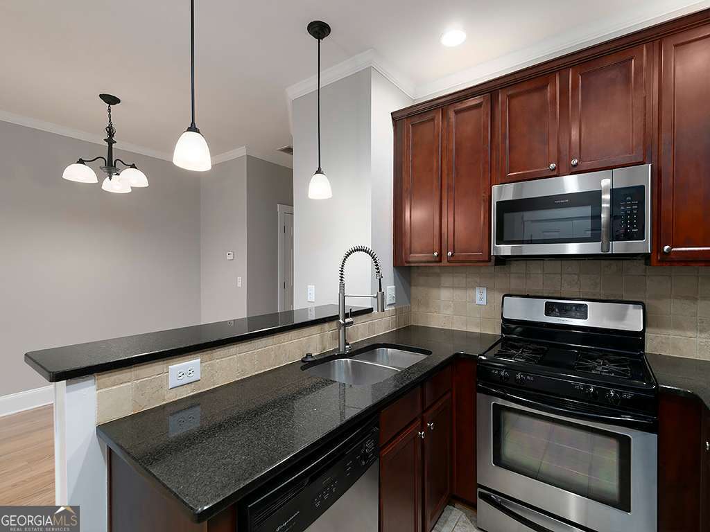 4300 Sandy Pointe # 20 Property Photo 13