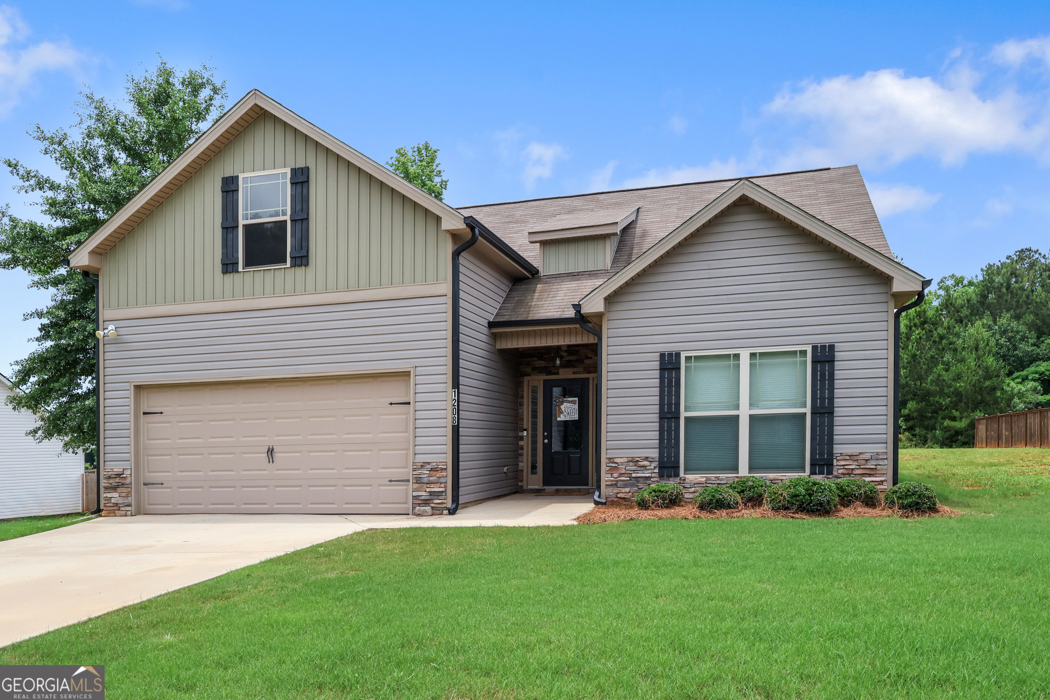 1208 Hembree Way Property Photo 1