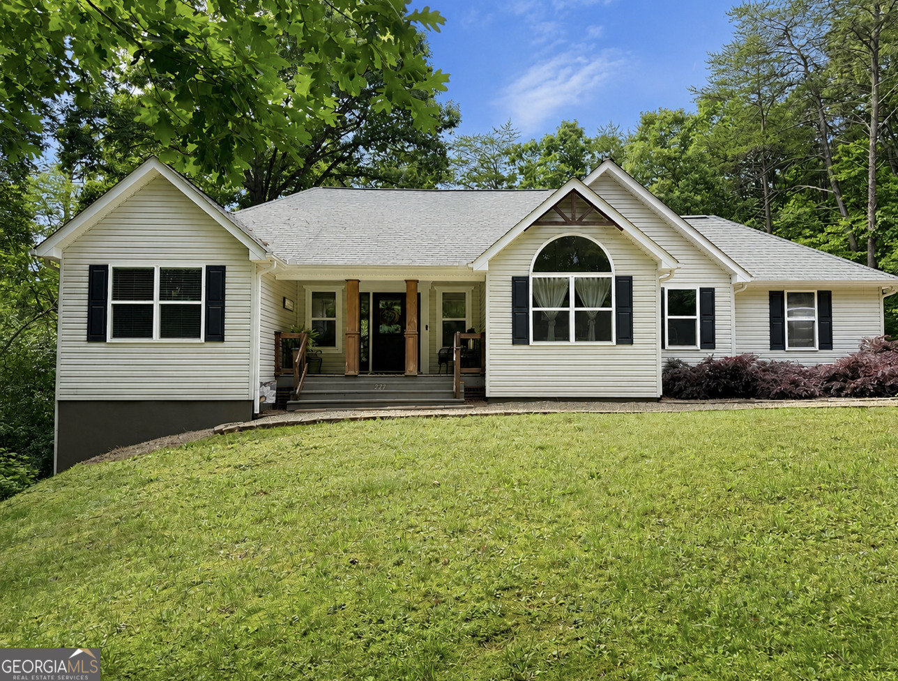 227 Clarkesville Heights Drive Property Photo 1