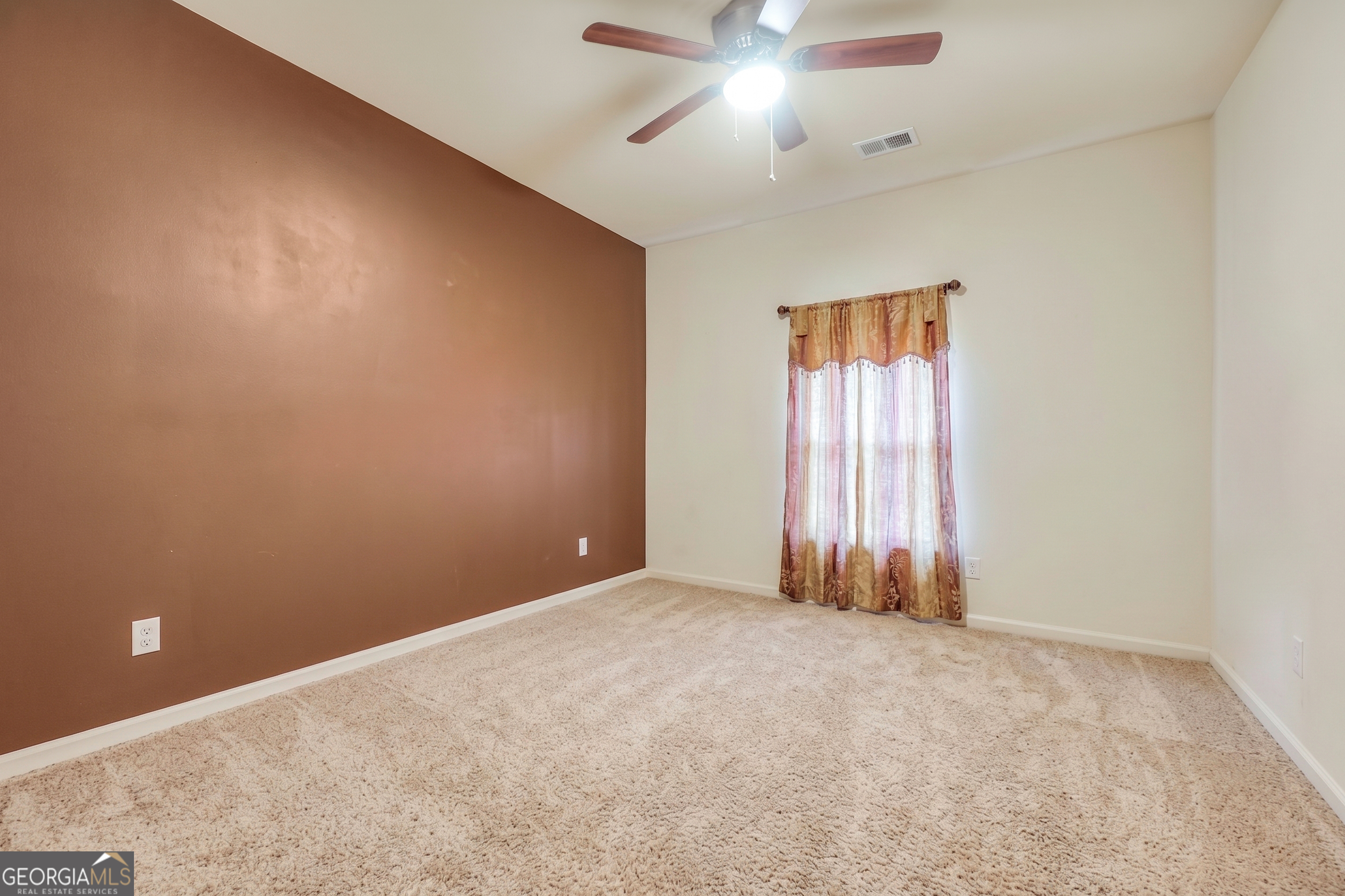 942 Amelia Drive Property Photo 11