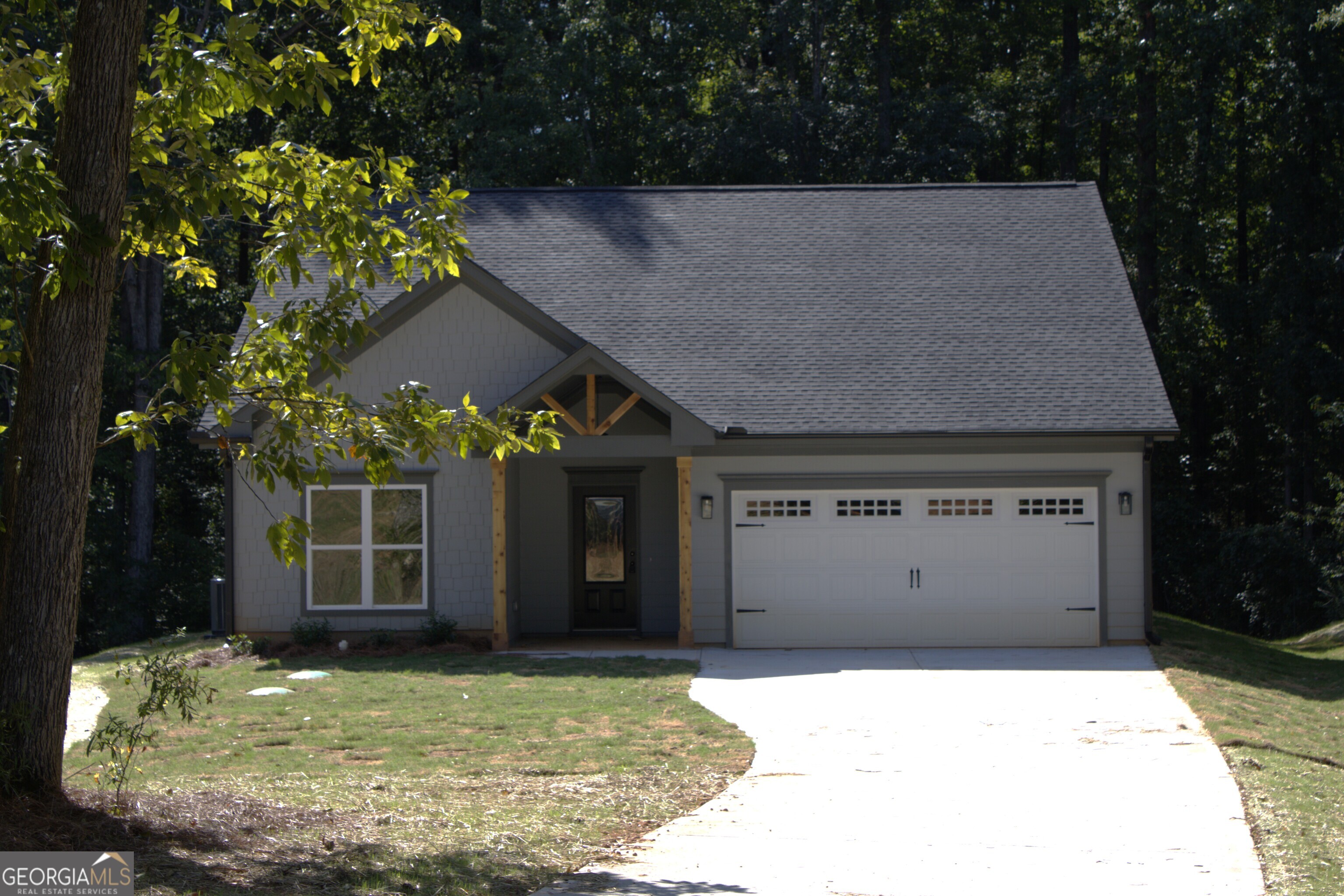 253 North Point Circle Property Photo 1