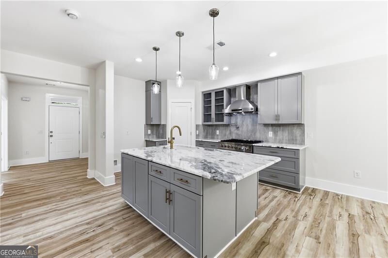 5851 Canterbury Way Property Photo 3