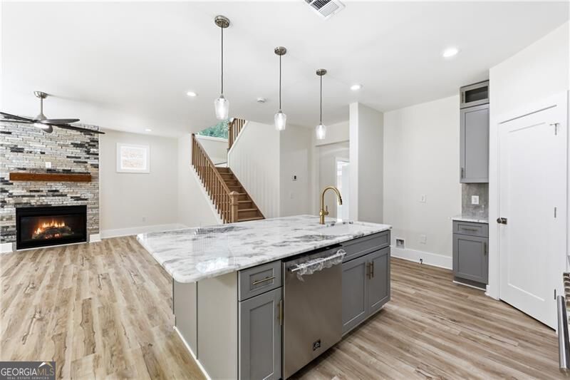 5851 Canterbury Way Property Photo 12