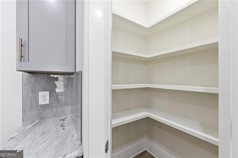 5851 Canterbury Way Property Photo 14