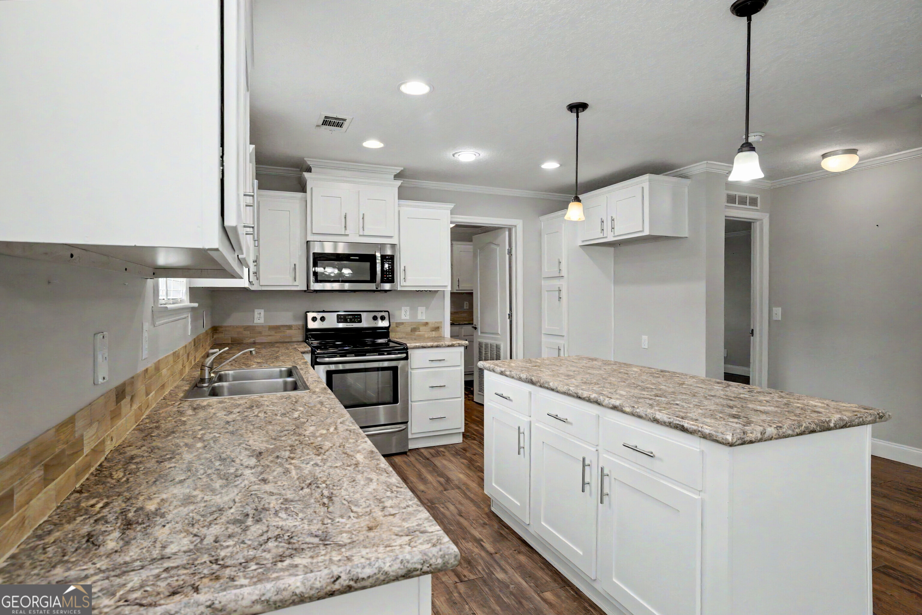 29 Meadow View Street Property Photo 5