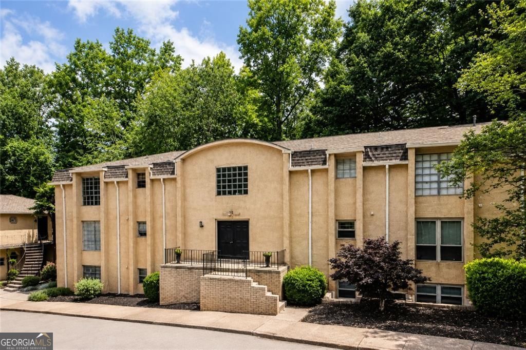 5400 Roswell Road # L6 Property Photo 1