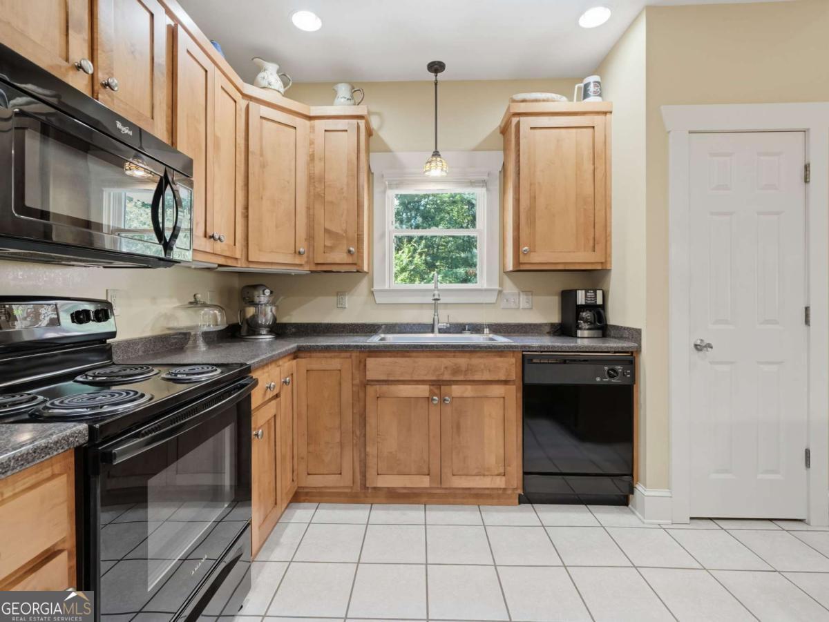 1110 Chatsworth Highway Property Photo 8