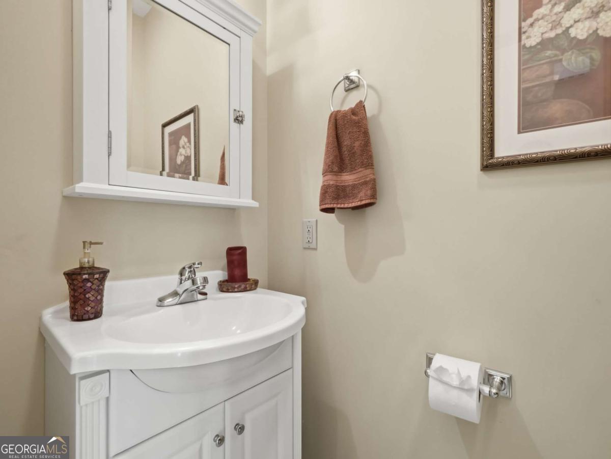 1110 Chatsworth Highway Property Photo 32