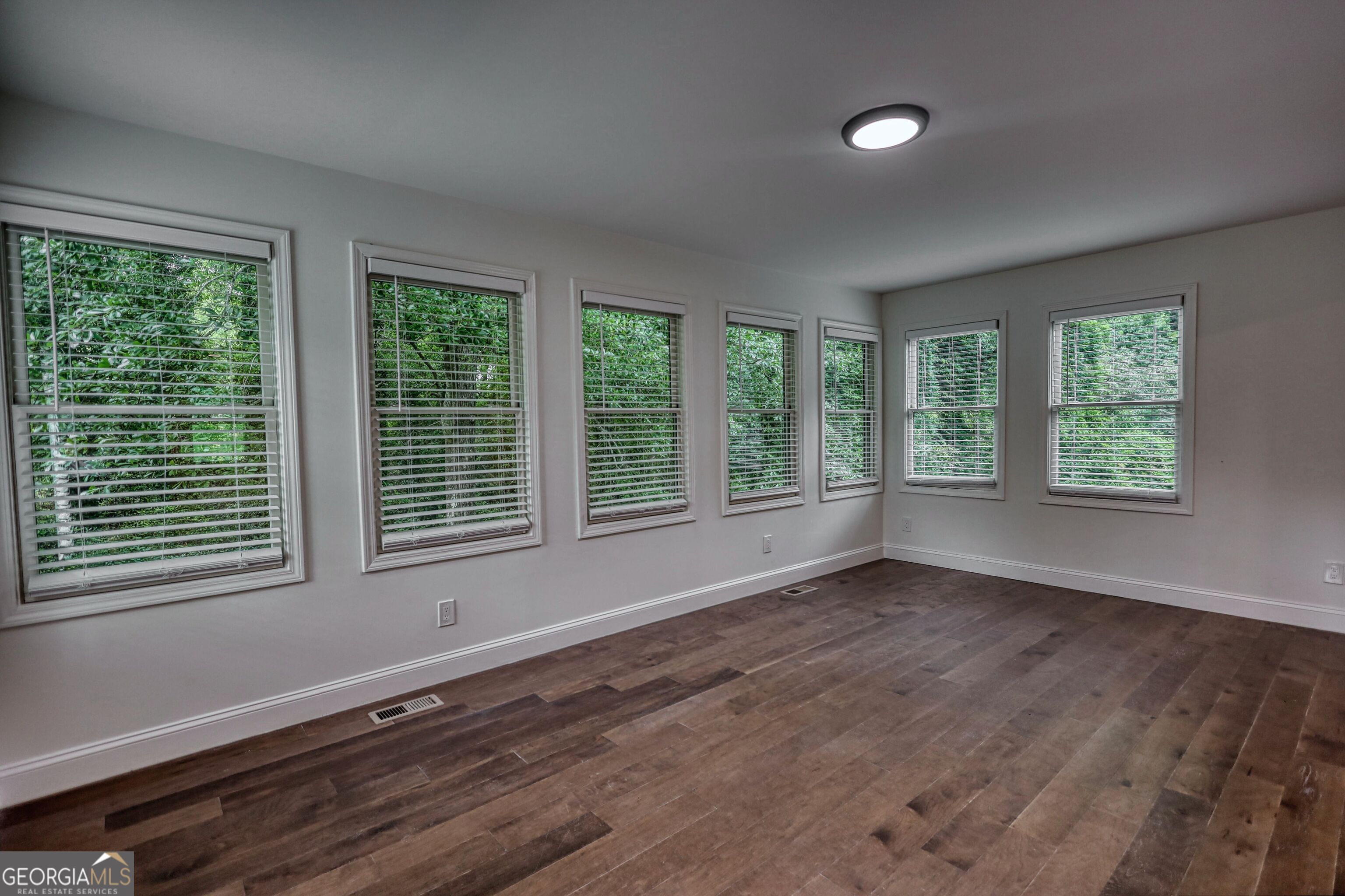 403 Greenwood Drive Property Photo 14