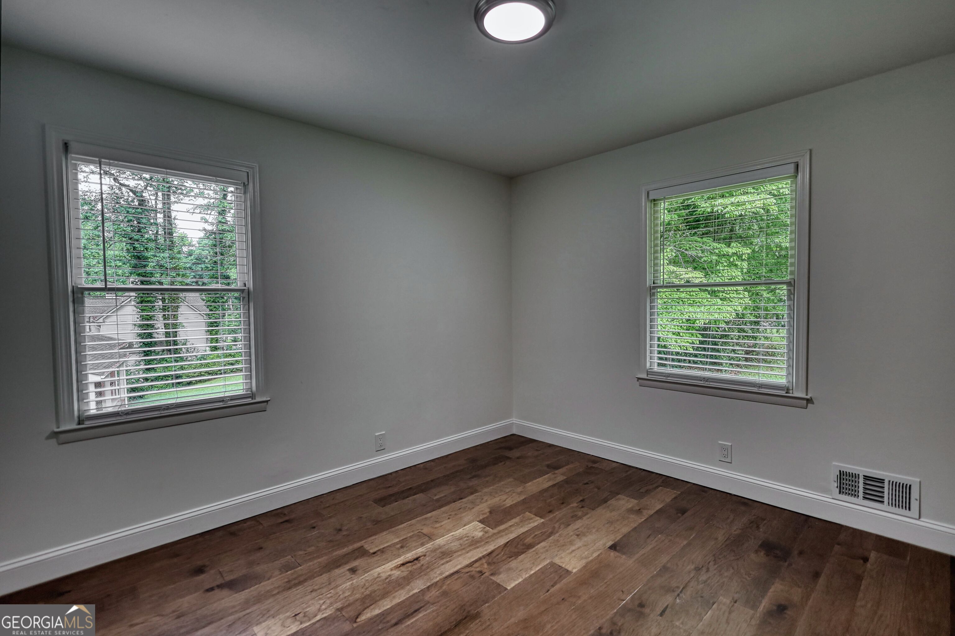 403 Greenwood Drive Property Photo 16