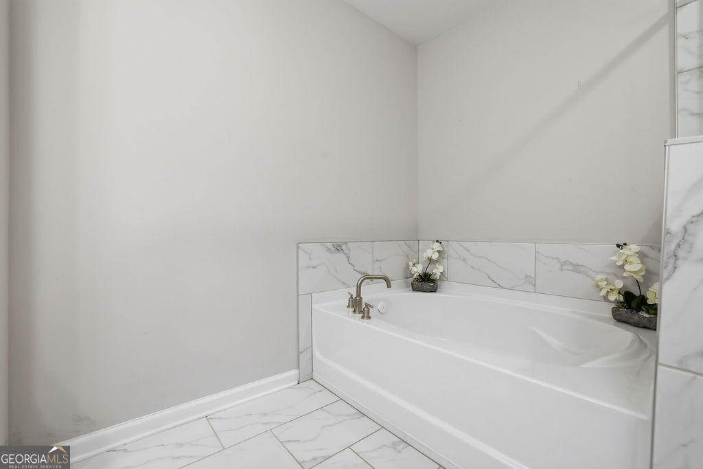 1162 Lanier Willow Path Property Photo 32