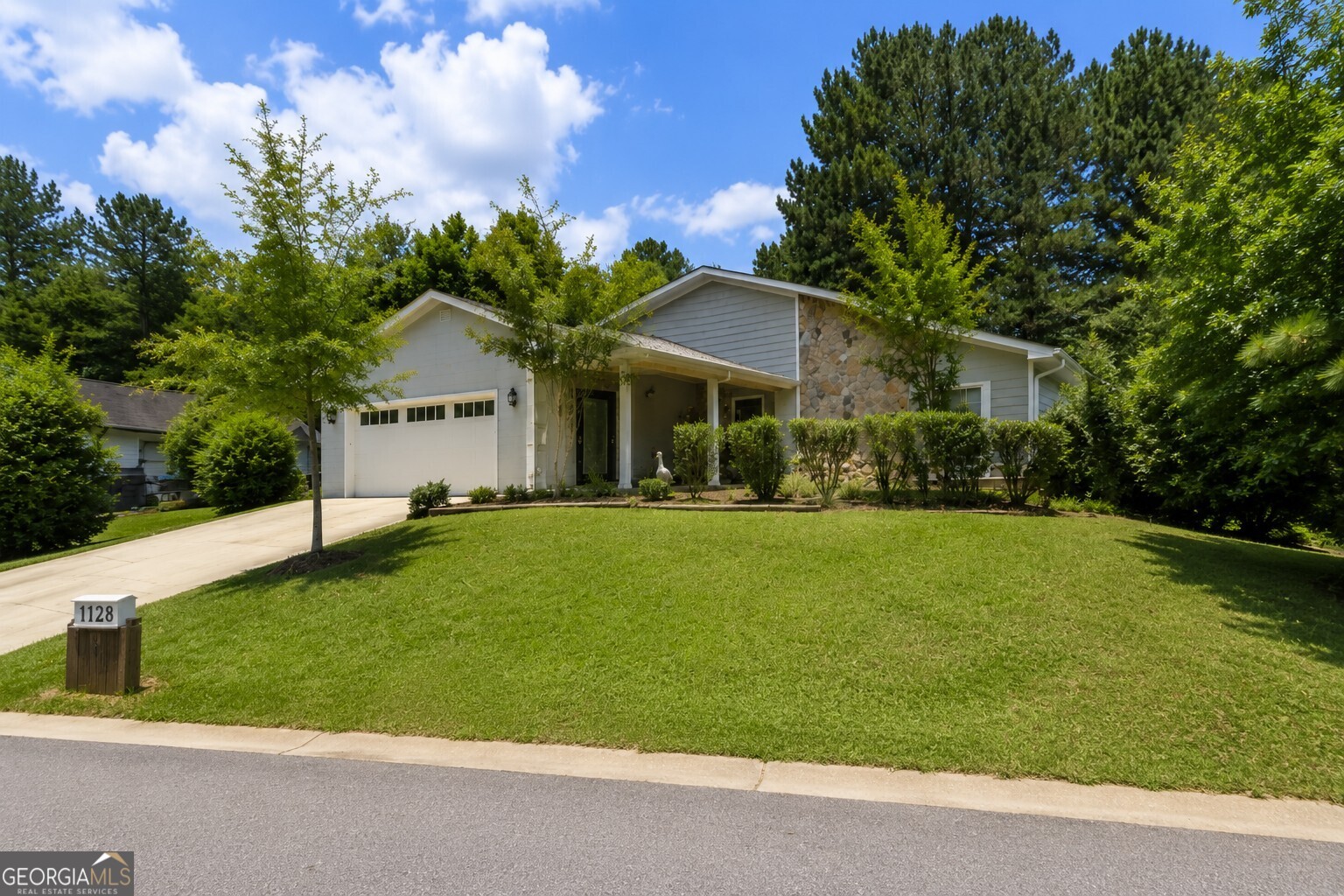 1128 Hillcrest Court NW