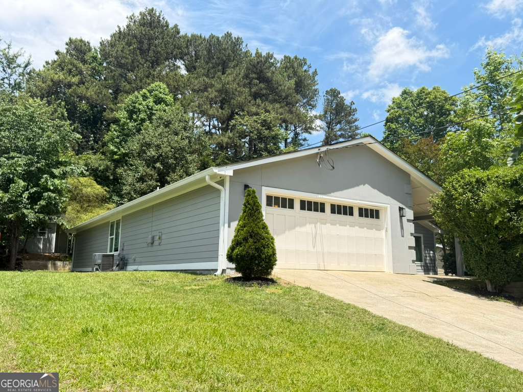 1128 Hillcrest Court Nw Property Photo 3