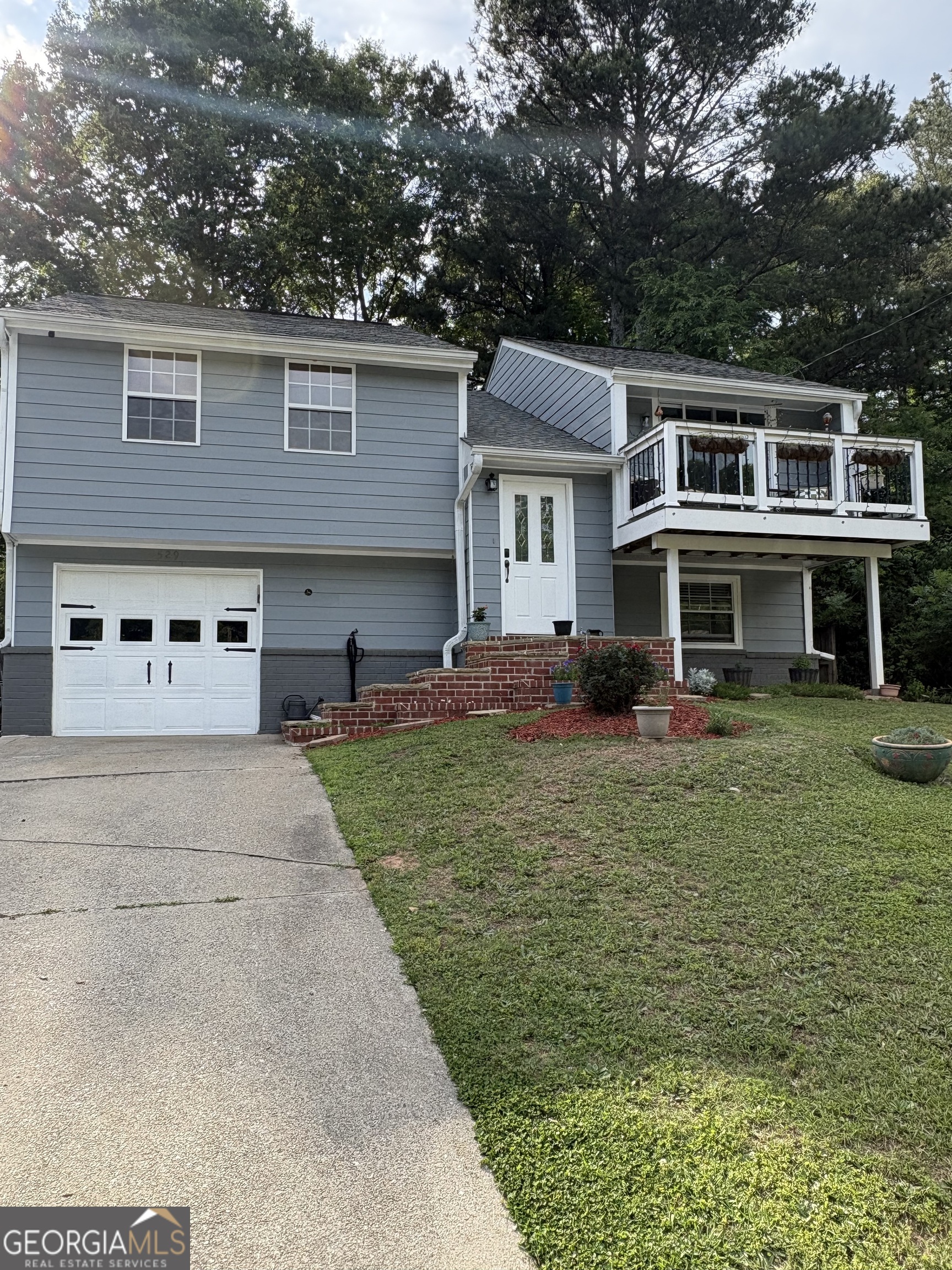 5529 Willow Brook Drive Property Photo 3