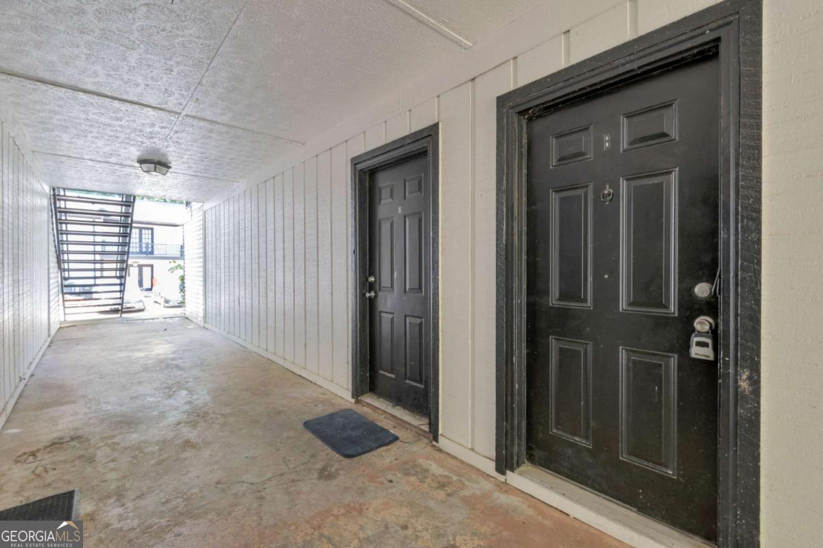 3597 Woodbriar Circle # B Property Photo 2