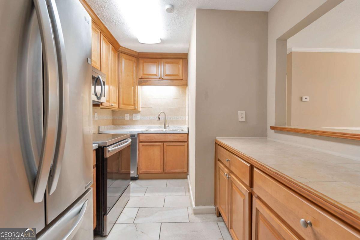 3597 Woodbriar Circle # B Property Photo 6