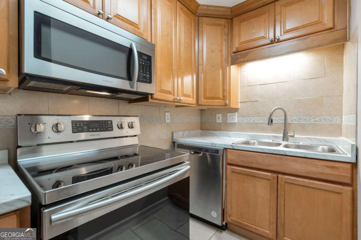 3597 Woodbriar Circle # B Property Photo 7