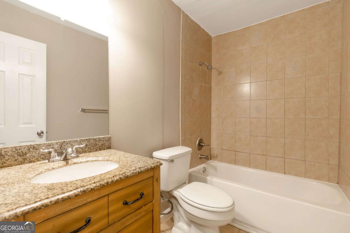 3597 Woodbriar Circle # B Property Photo 10