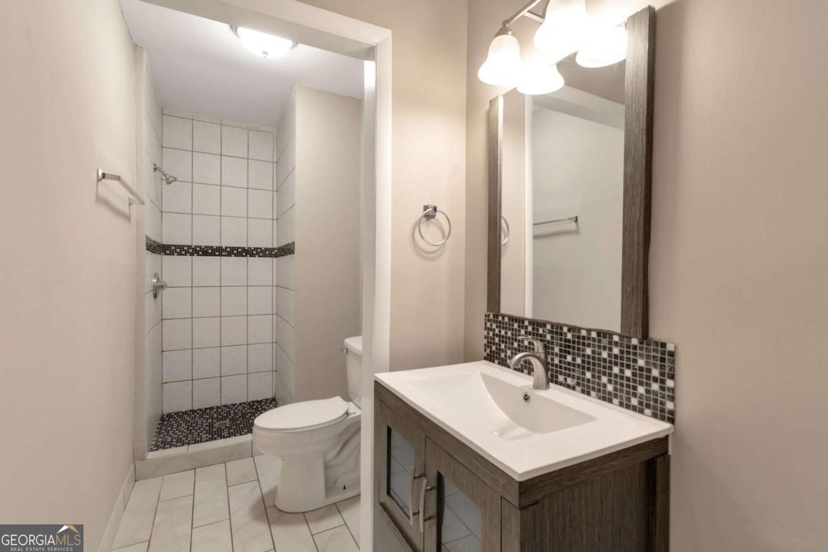 3597 Woodbriar Circle # B Property Photo 14