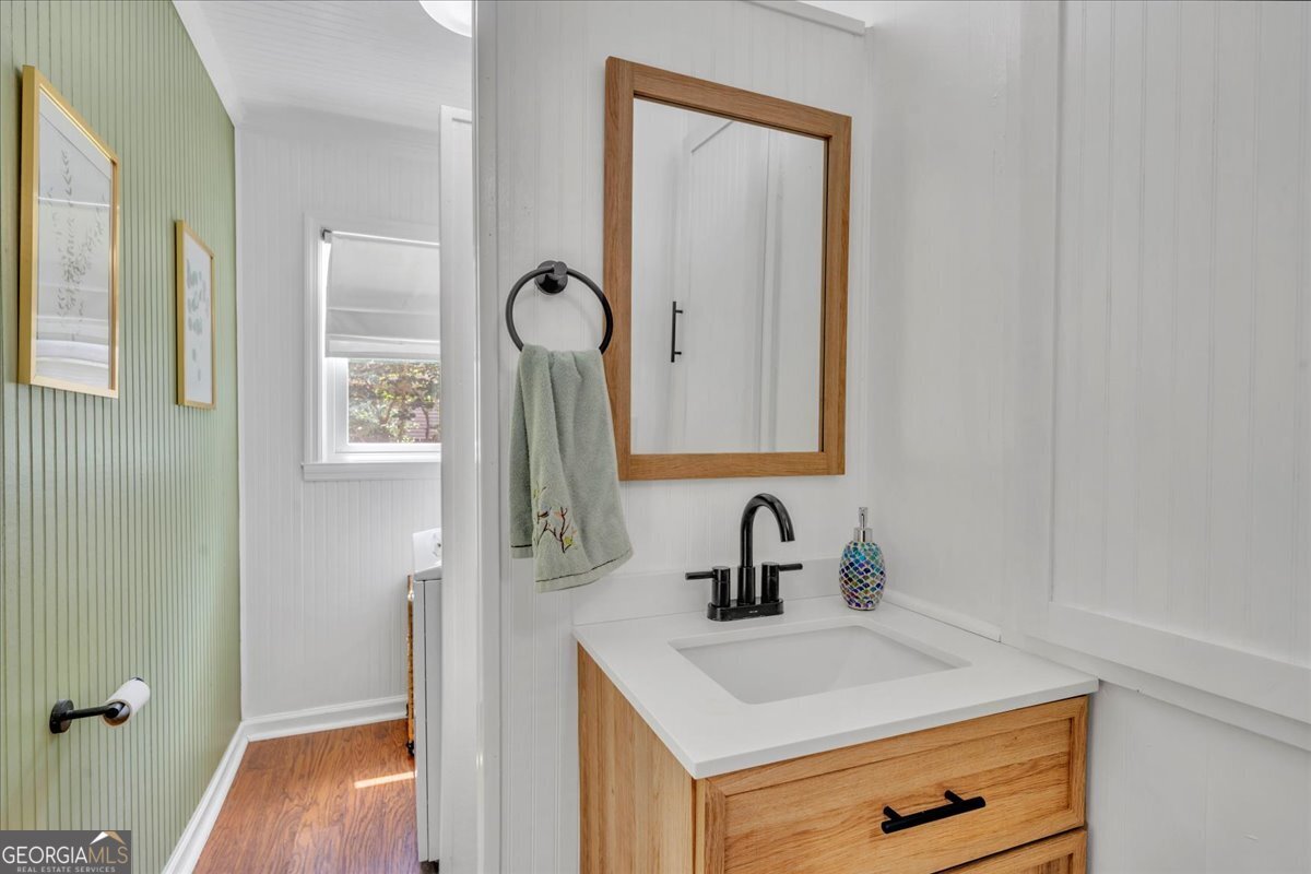 101 Everett Square Property Photo 22